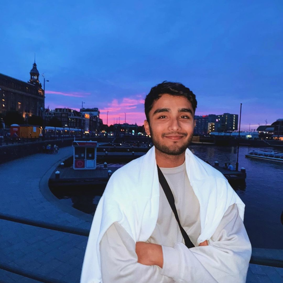 Disecft The World of Creators: algorithms, content, or life? Aayush Tiwari ...